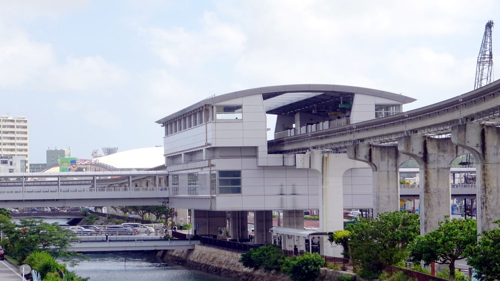 【沖縄都市モノレール（旭橋駅）】当館から車で約5分