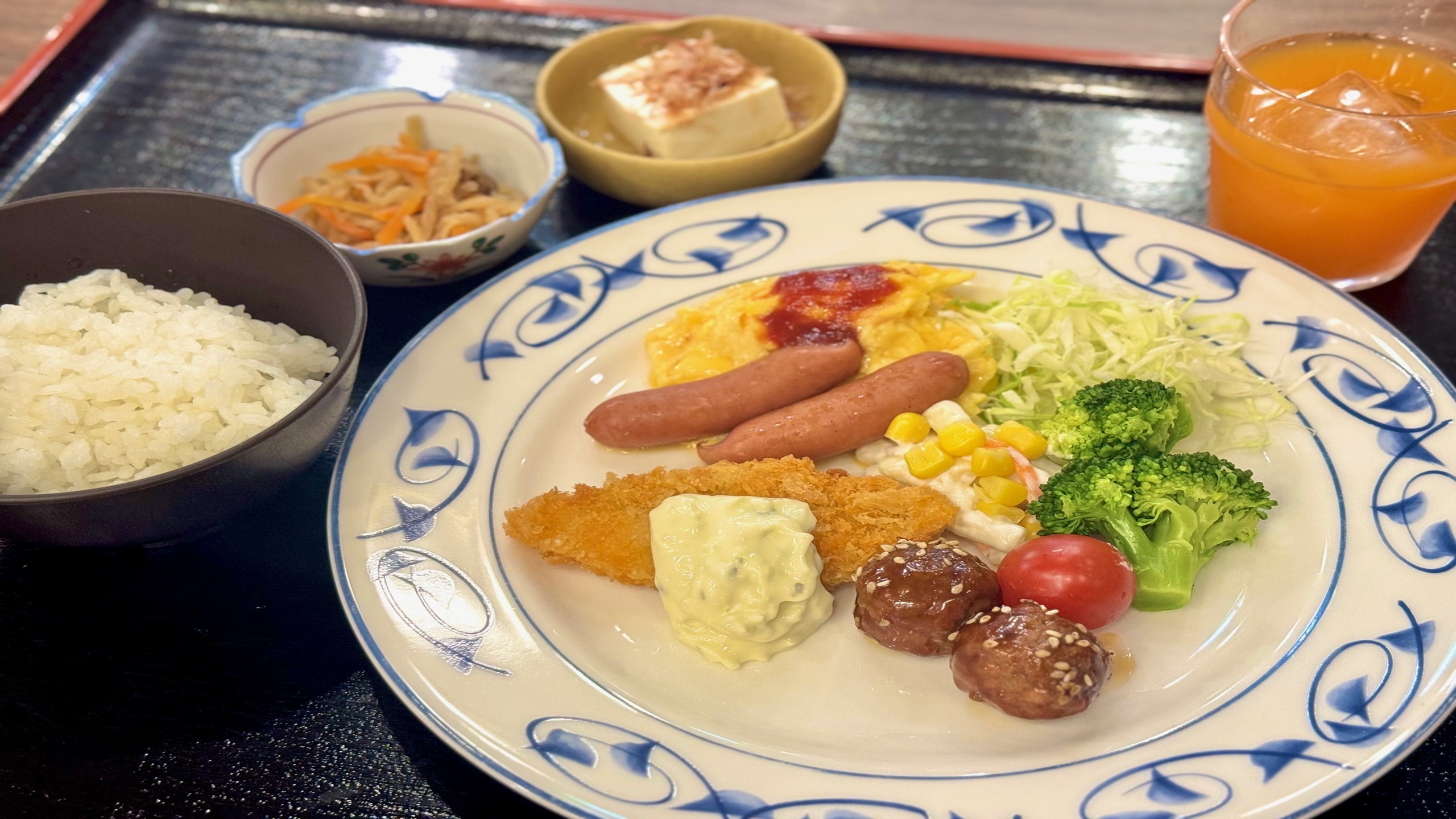 朝食盛り付け（例）