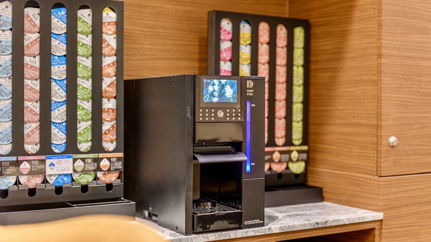【ゲストサロン利用付】サロン内ドリンク無料＆カウンターデスク・テーブル席で寛ぐ快適ステイ／朝食プラン