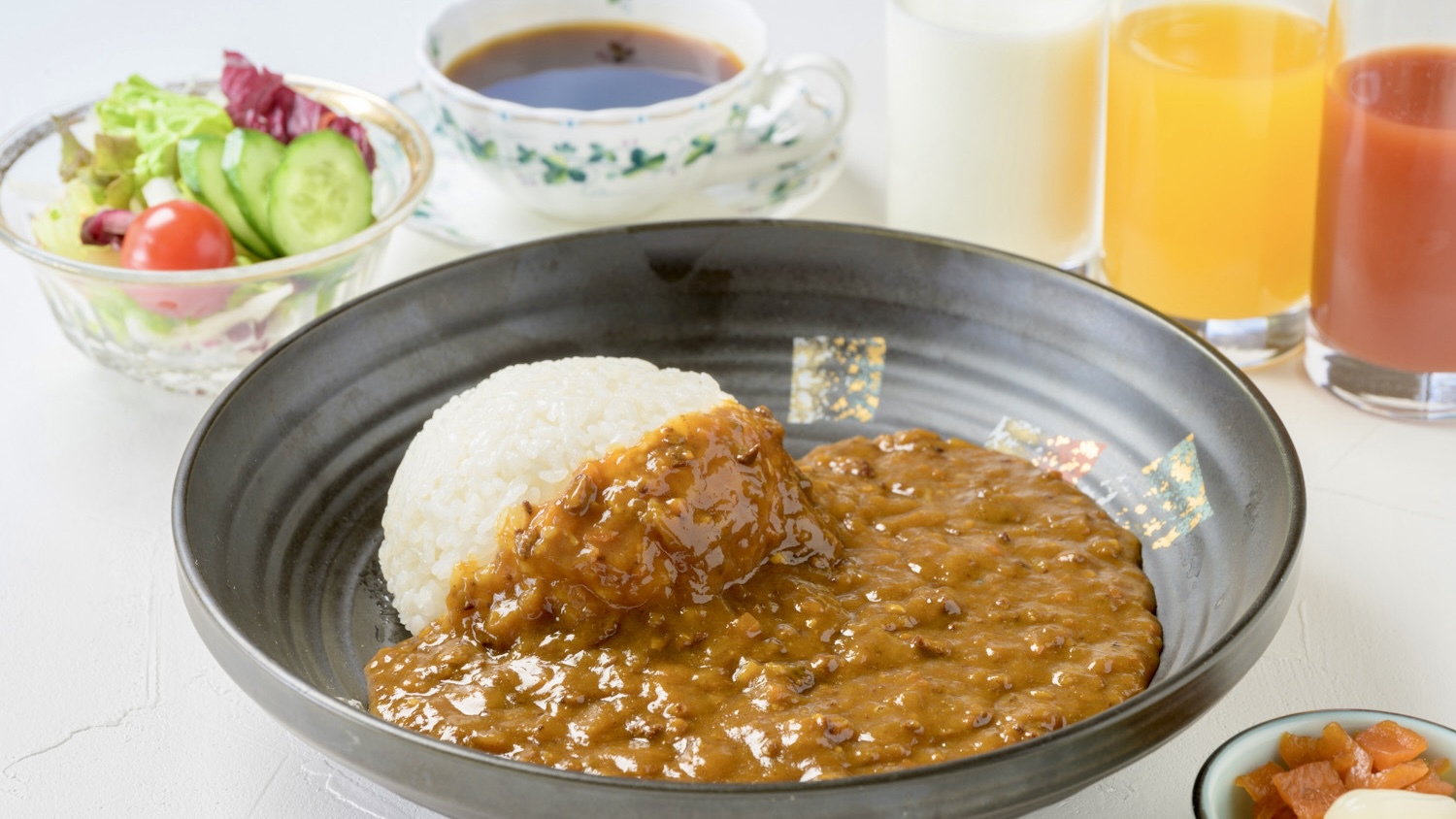 【平日限定】朝から元気！神戸牛入カレー 朝食付プラン（サラダ・ドリンクバー付）