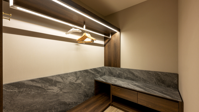 クローゼット（ロイヤルスイート）