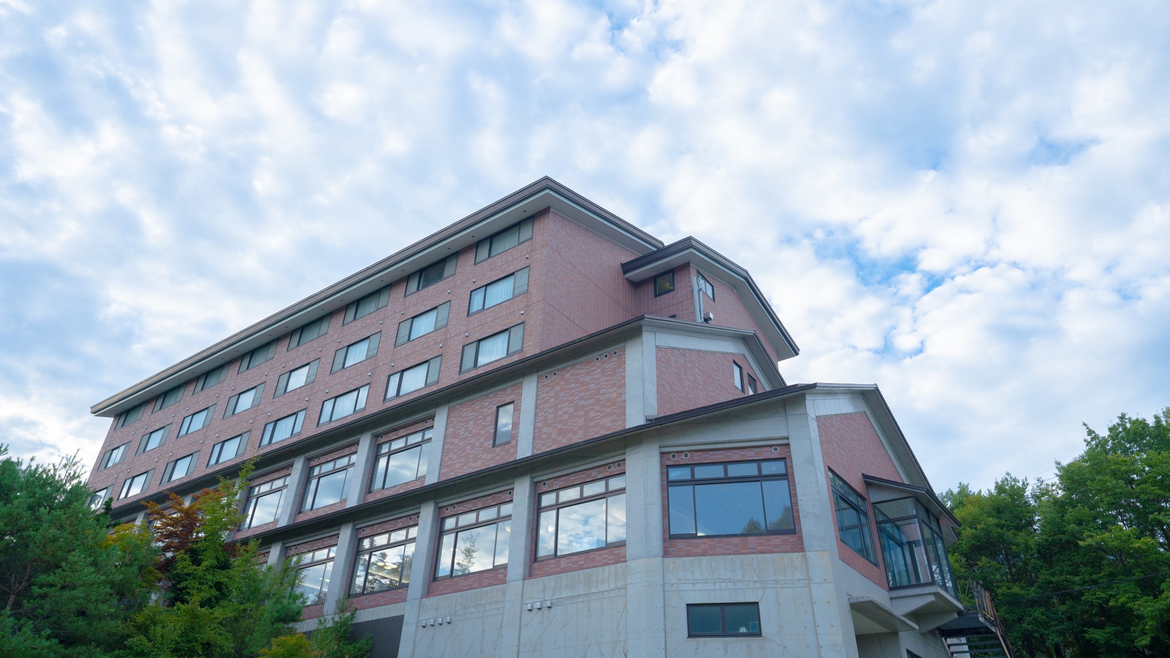 豊かな自然に囲まれ、会津観光の拠点にも最適。春は新緑、夏は会津観光、秋は紅葉、冬はスキーシーズン！