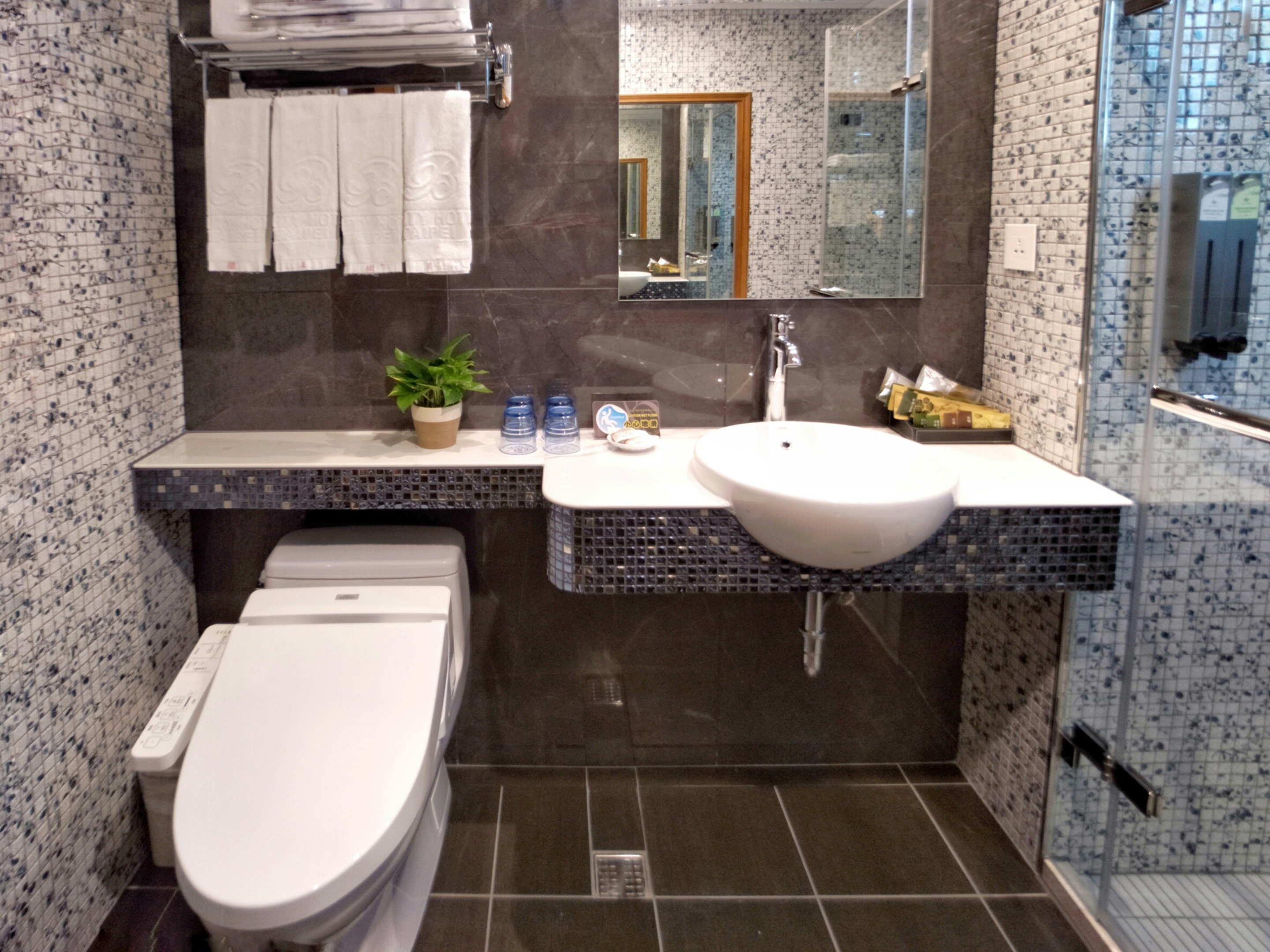 デラックス 4人部屋  バスルーム