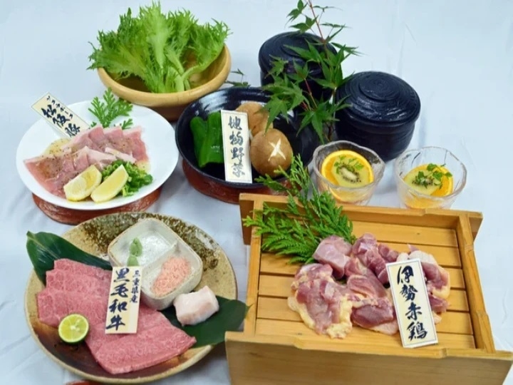 三重のお肉食べ比べ♪三重県産黒毛和牛♪松阪豚♪伊勢赤鶏♪＆貸切洞窟風呂　茶々姫プラン