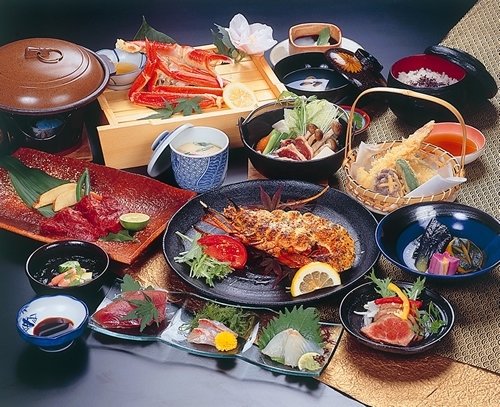 【お部屋食】地物！伊勢海老付料理長自慢の和食膳【高虎の膳】