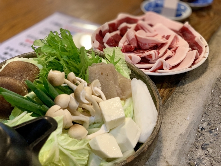 ファミリーおすすめ日本最大級水上アスレチック1200円割引券＆貸切風呂付き！ジビエ ぼたん鍋プラン