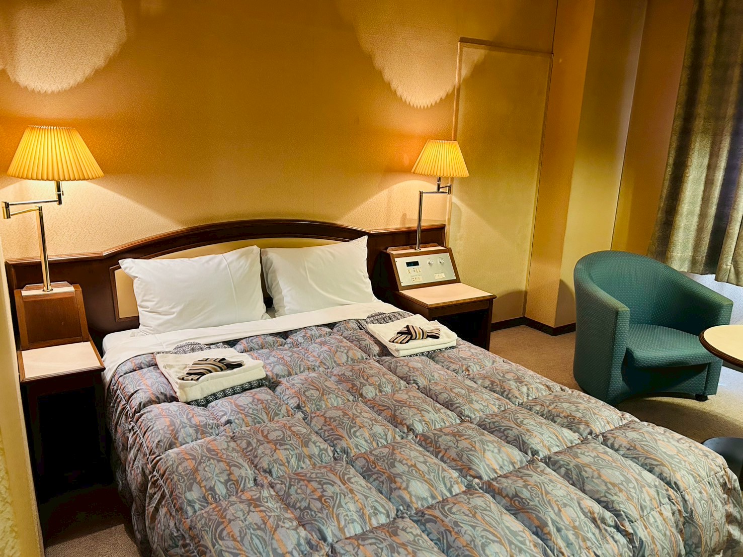 ダブルルームワイドタイプ　ベッド