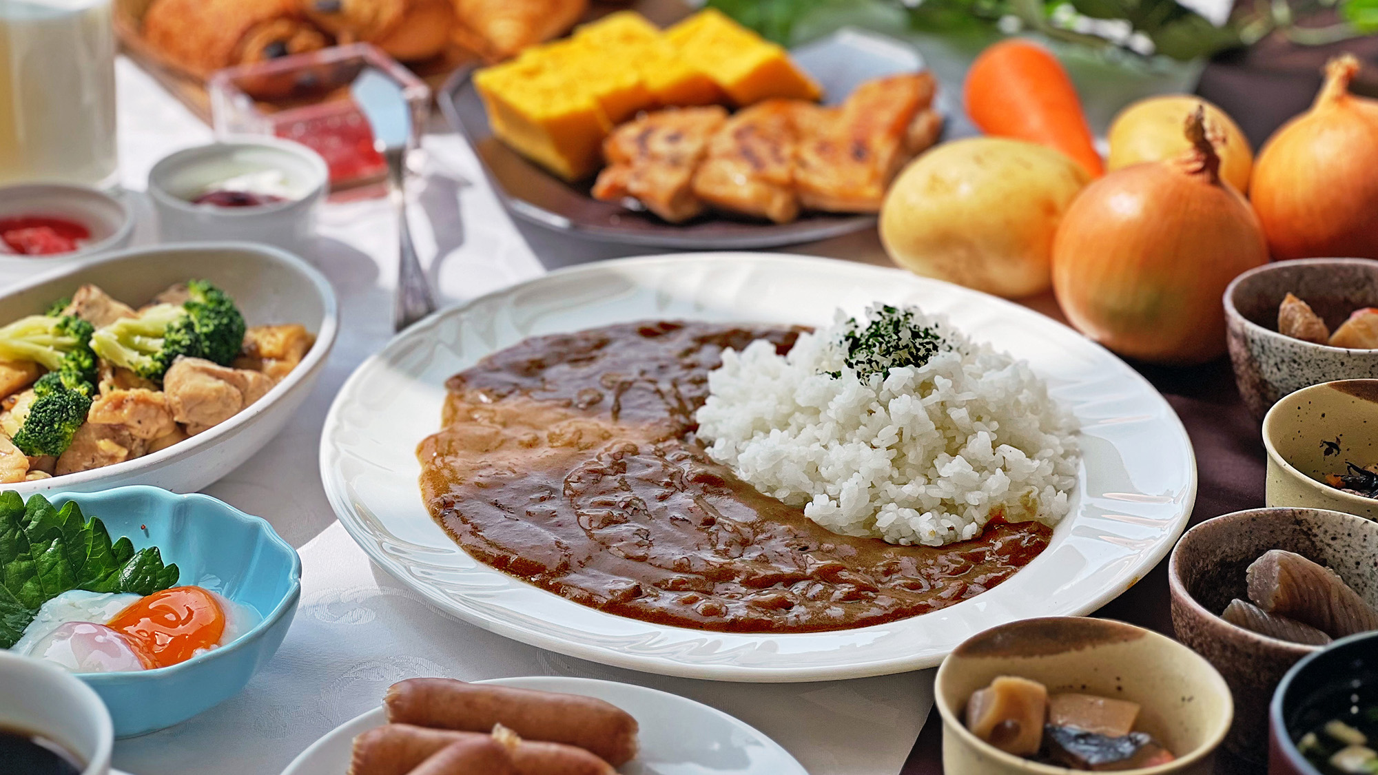 朝から楽しむ「カレー朝食」