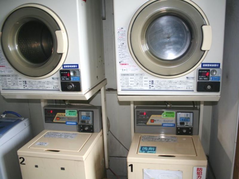 コインランドリー洗濯機2台・乾燥機2台・洗濯乾燥機1台