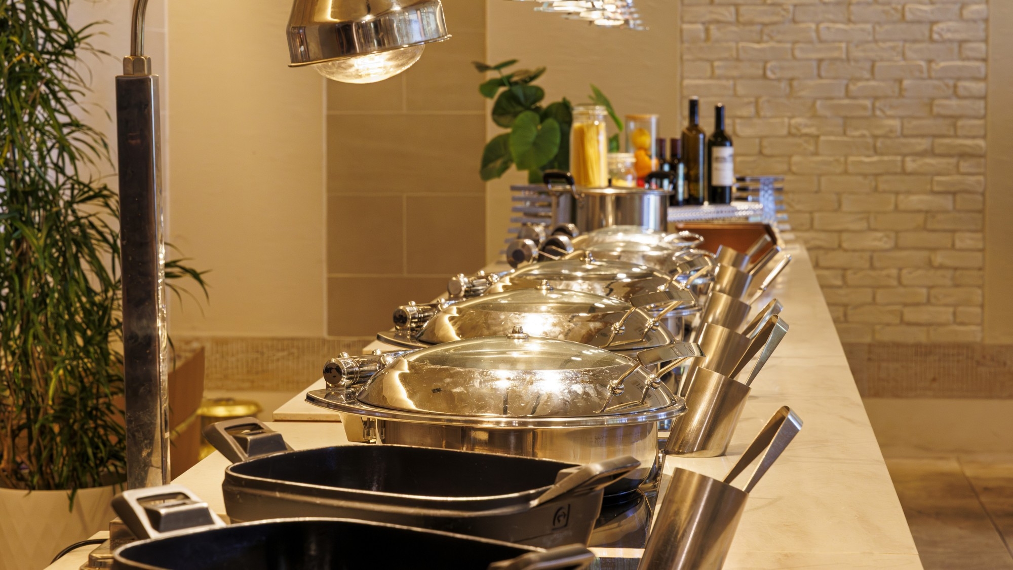 【3連泊で1回夕食付き】ライブキッチンや沖縄料理を楽しむディナーブッフェ/朝食付