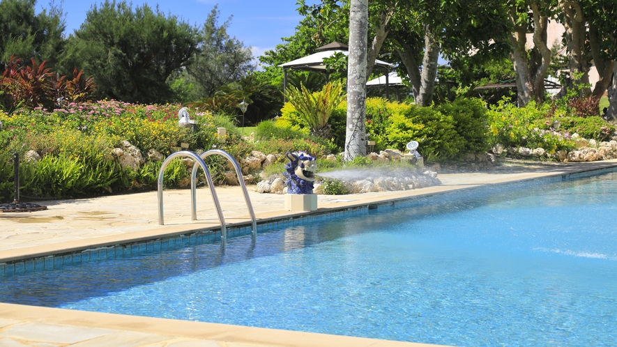 水を吹き出すシーサー