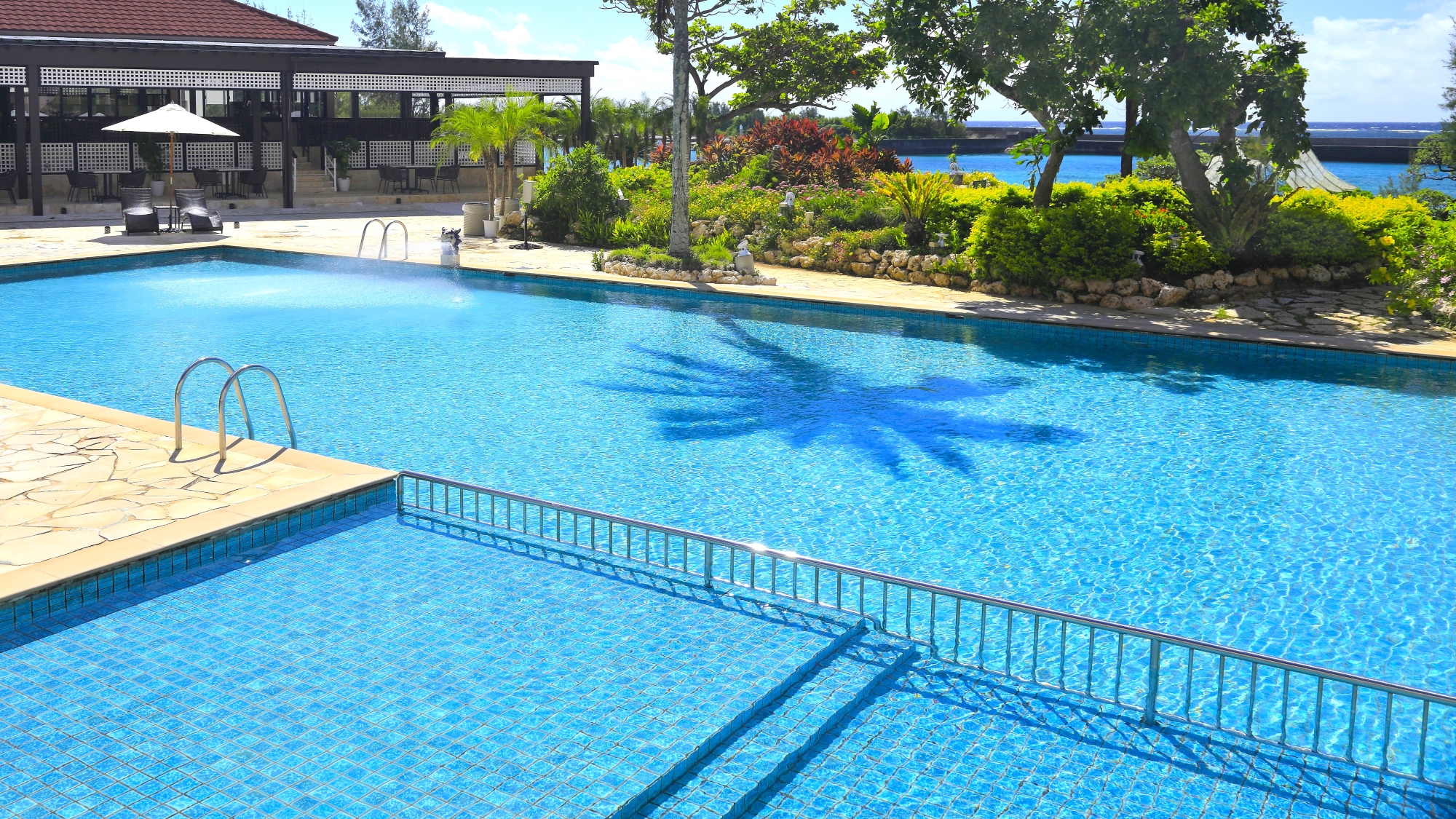 ガーデンプール