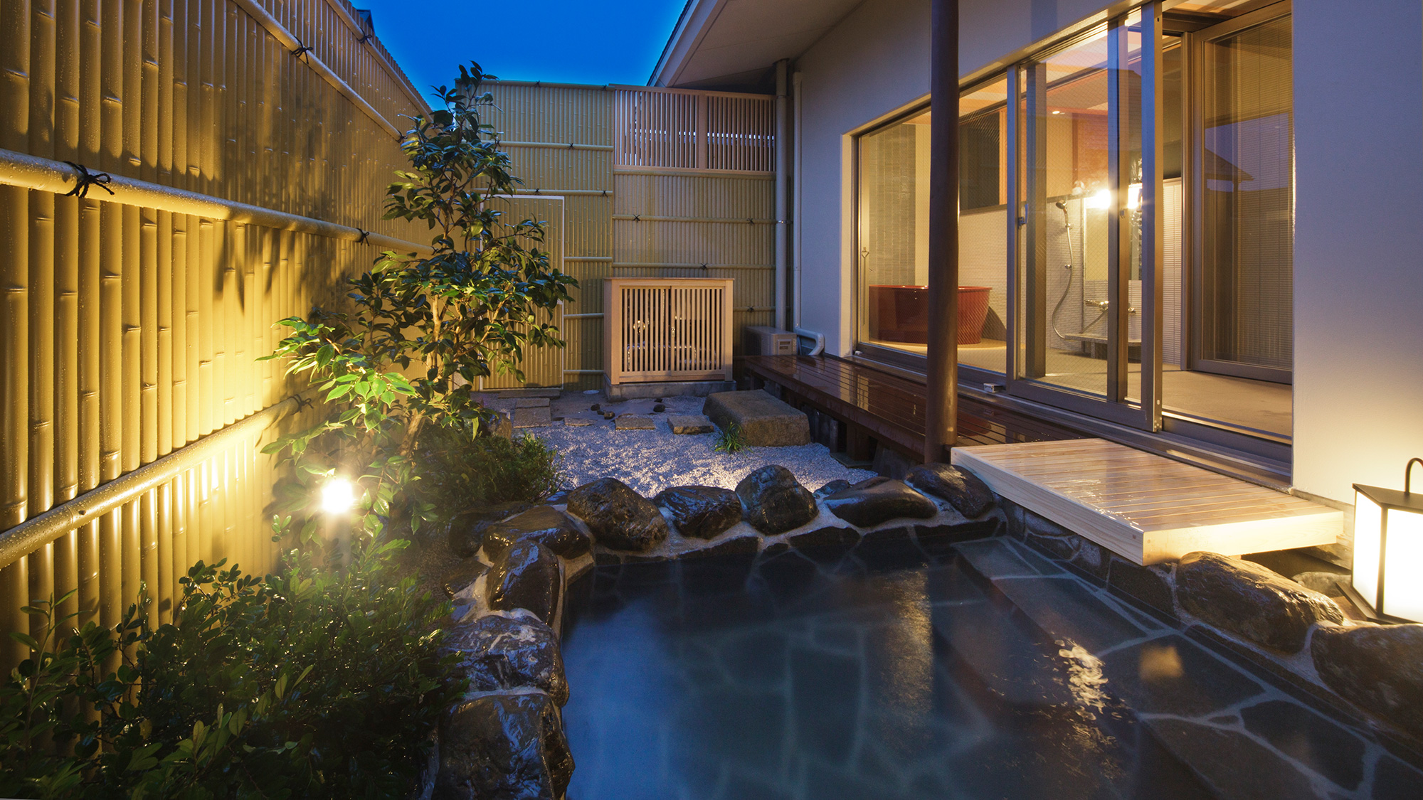 カバナルームの温泉露天風呂