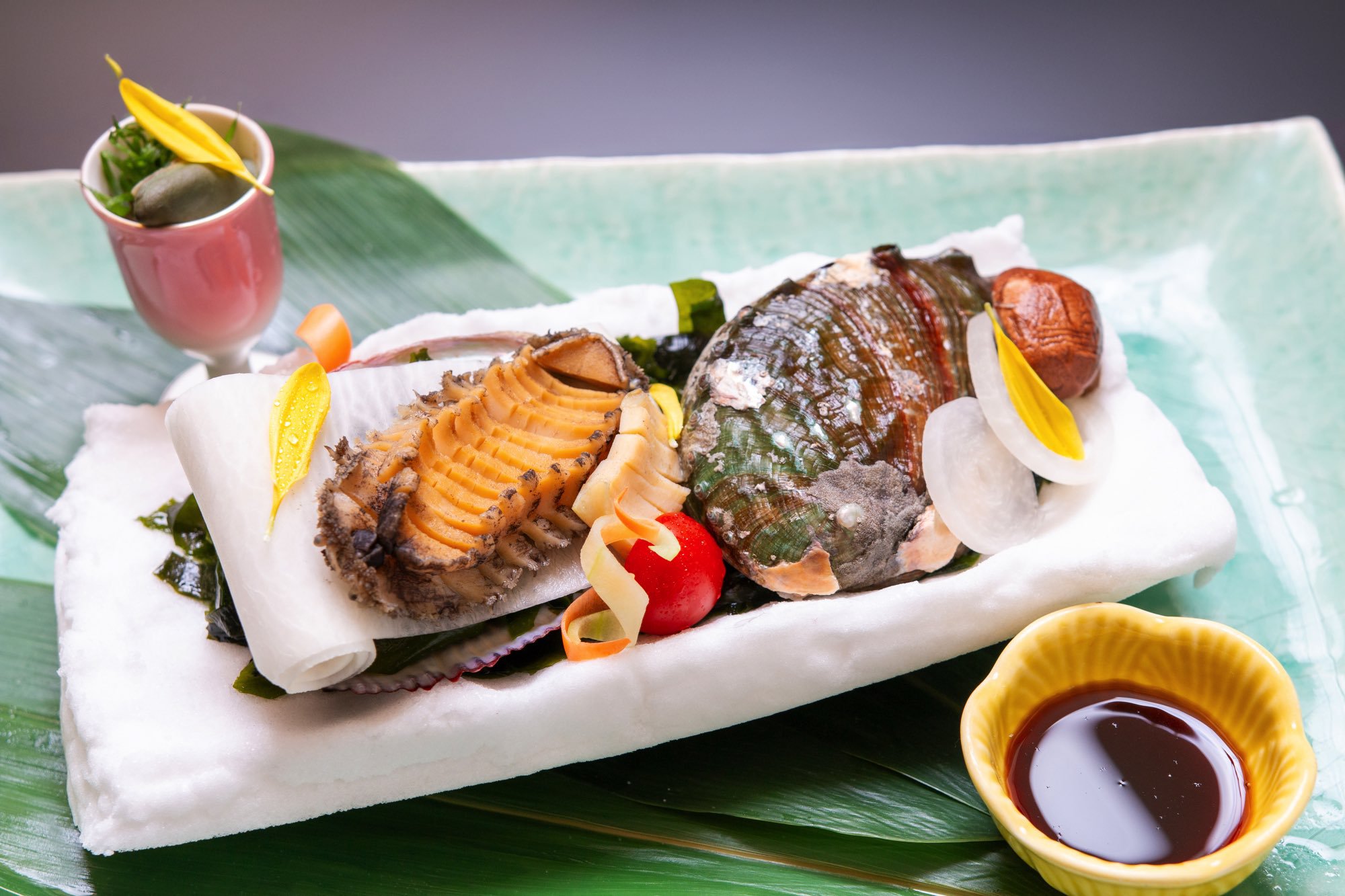 【弓ヶ浜美食〝あわび〟プラン】あわび、特選和牛ステーキ、静岡県産金目鯛の姿煮、地魚の舟盛り付き！！