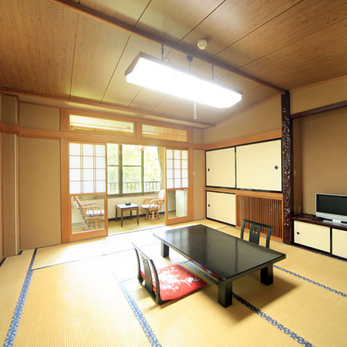 Contoh kamar tamu bangunan timur (12 tikar tatami)