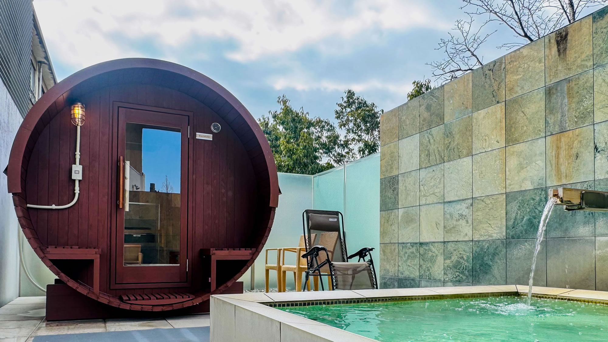 2026年2月20日に本場フィンランドロウリュウ式バルサウナ登場♪ 角のない丸いフォルムは、熱を効率よく循環させます。 ロウリュウによって発生した蒸気が滞ることなく降り注ぎ、 体の芯からじっくりと温めてくれます。 