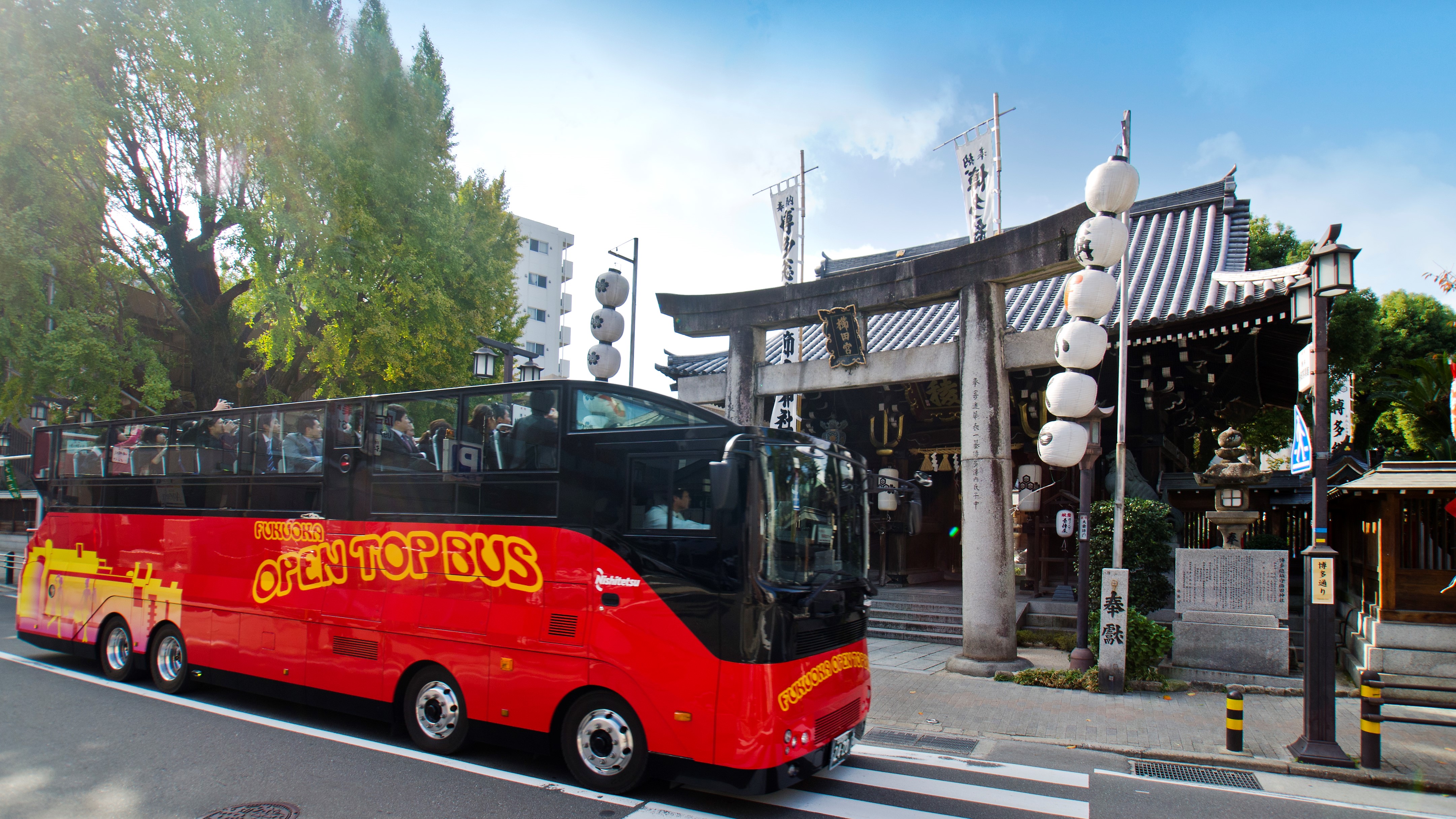 【オープントップバス】写真提供：福岡市