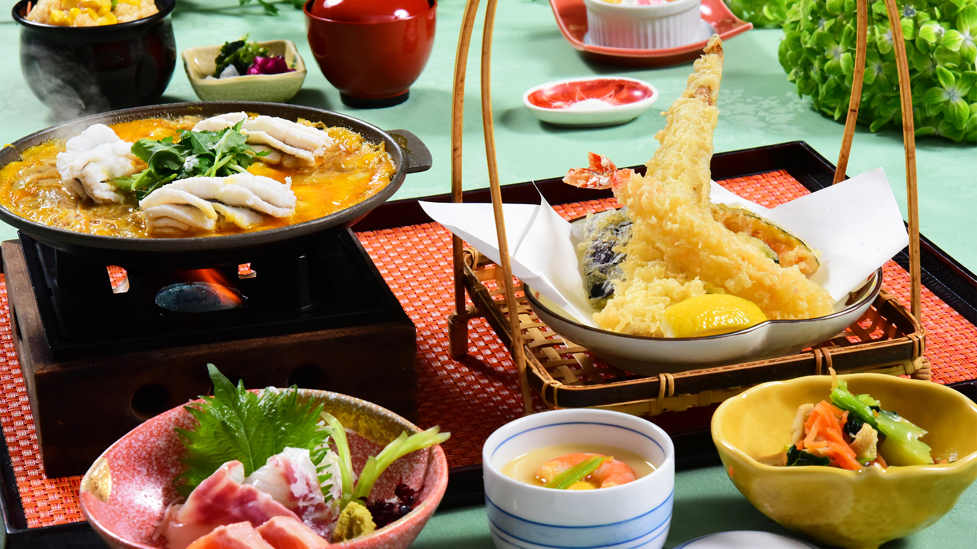 鱧が美味しい季節。鱧と牛蒡を甘辛く煮て卵でとじた柳川風でご賞味いただきます。