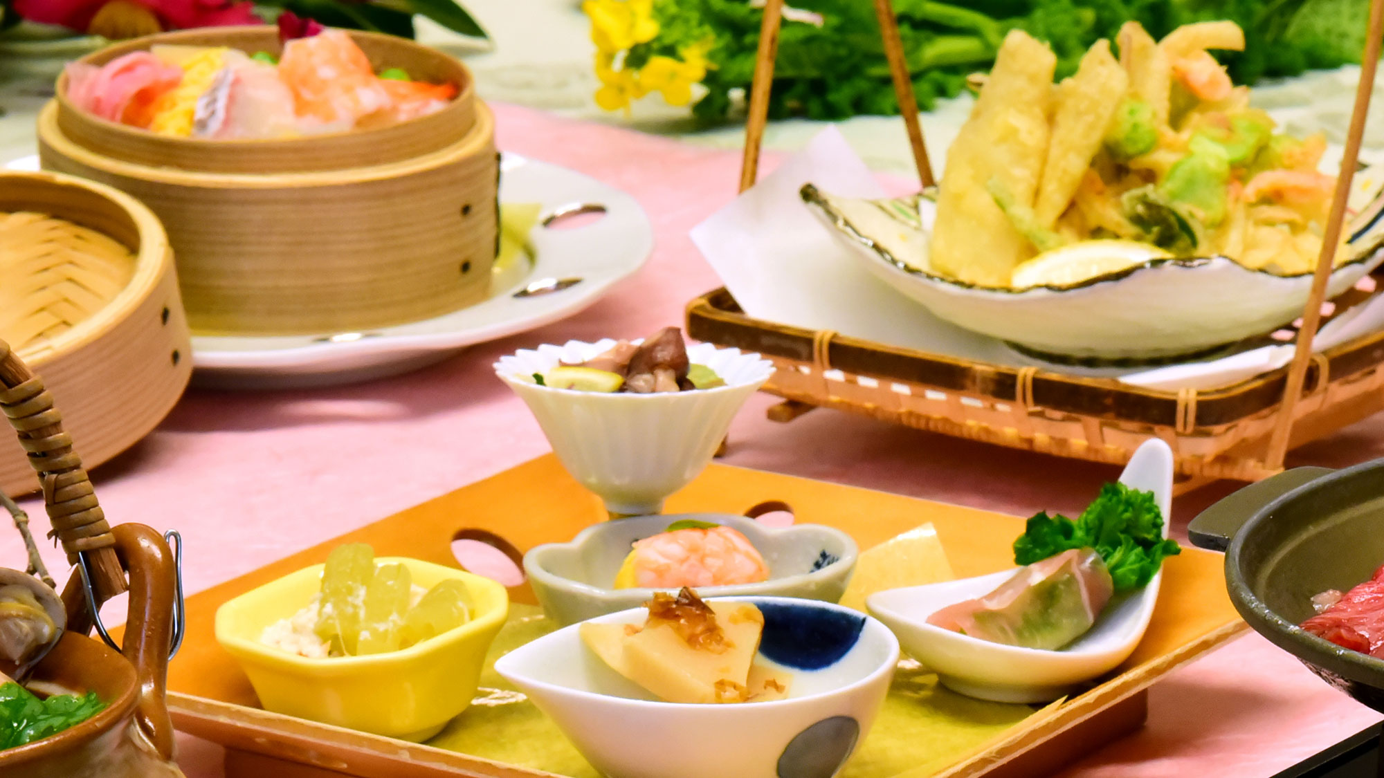 春の美味を取り入れた5種の前菜や揚物、〆は桜鯛の蒸し寿司。旬の美味しさをご賞味ください。