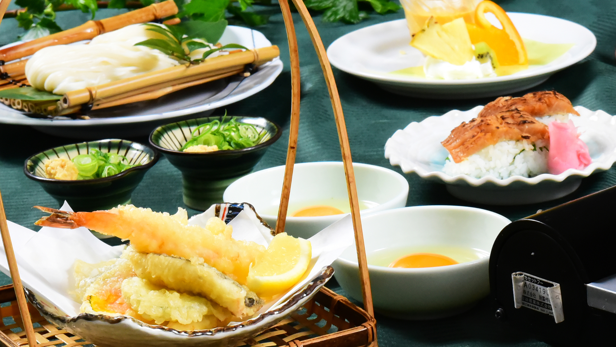 鱧の天ぷらに〆は鱧の棒寿司と揖保乃糸素麺。〆のご飯は雑炊に変更いただけます。