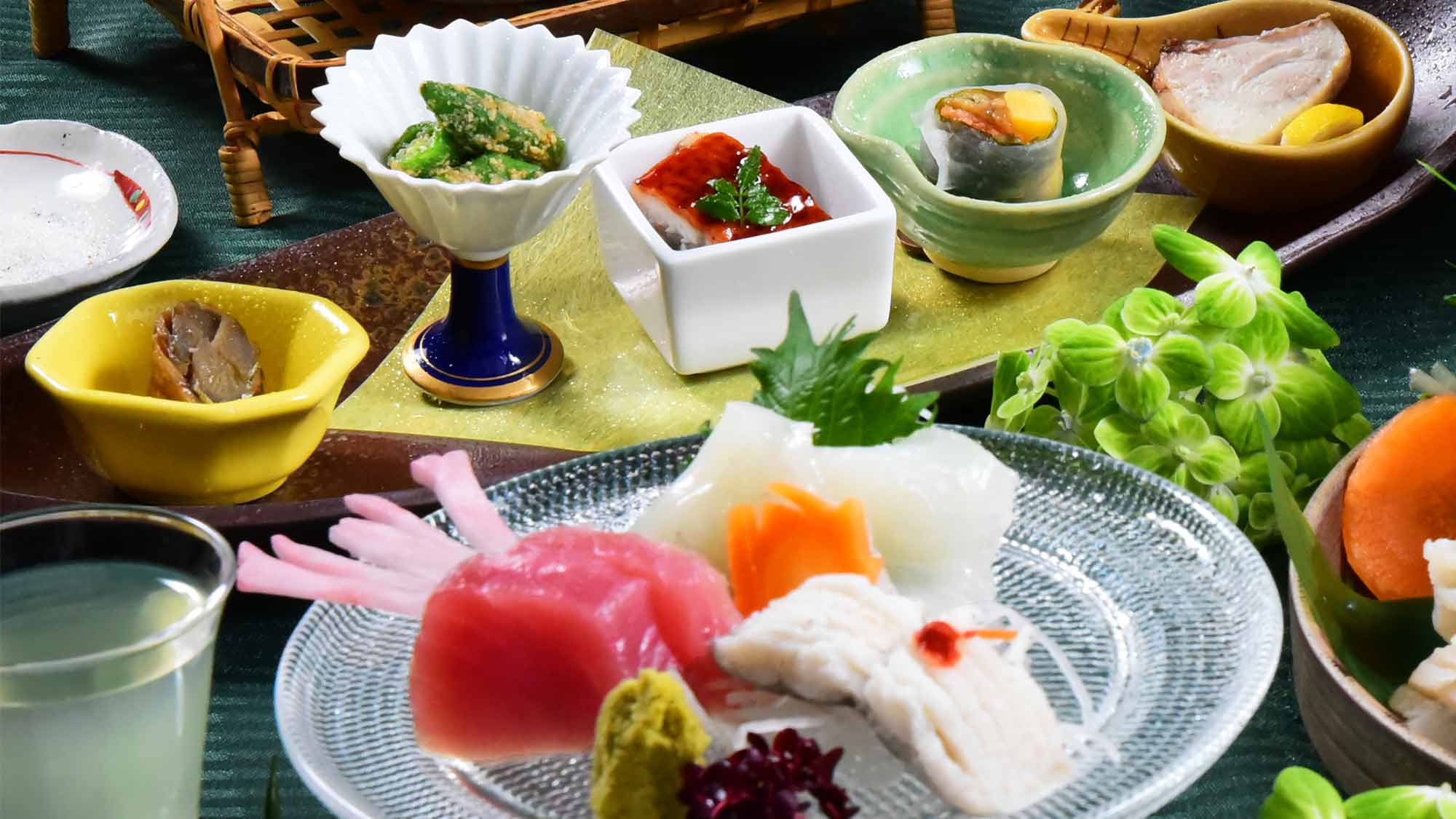 播磨の山海の美味を味わえる前菜と湯引き鱧とその日入荷した鮮魚のお造り。