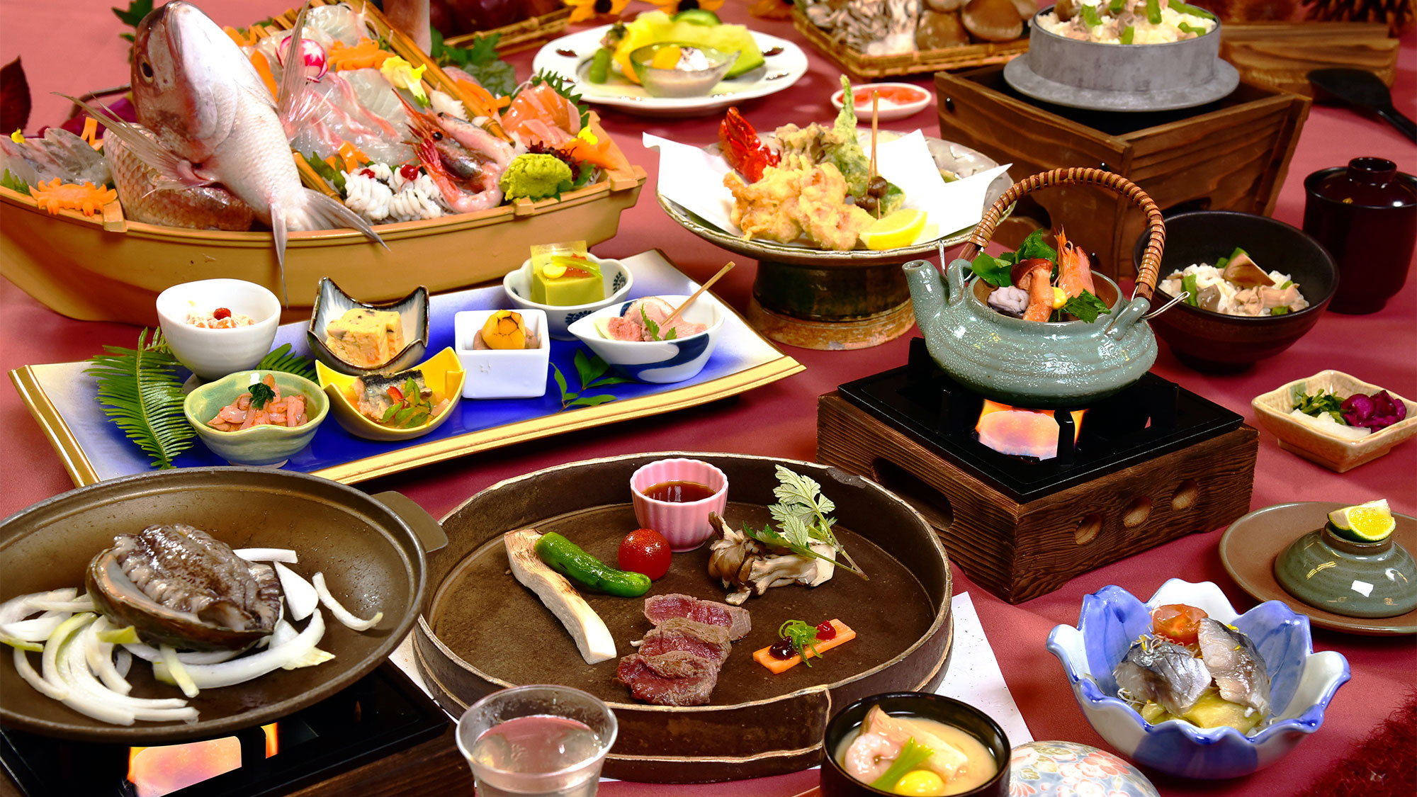 旬の食材をふんだんに、贅沢に使用した会席料理をお楽しみいただける万葉岬最高の豪華おもてなし会席。