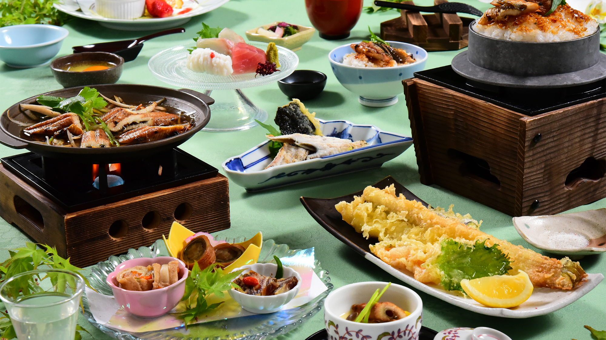 肉厚な播州名物「穴子」を色とりどりの夏の地野菜とともに上品に仕上げた穴子三昧コース。