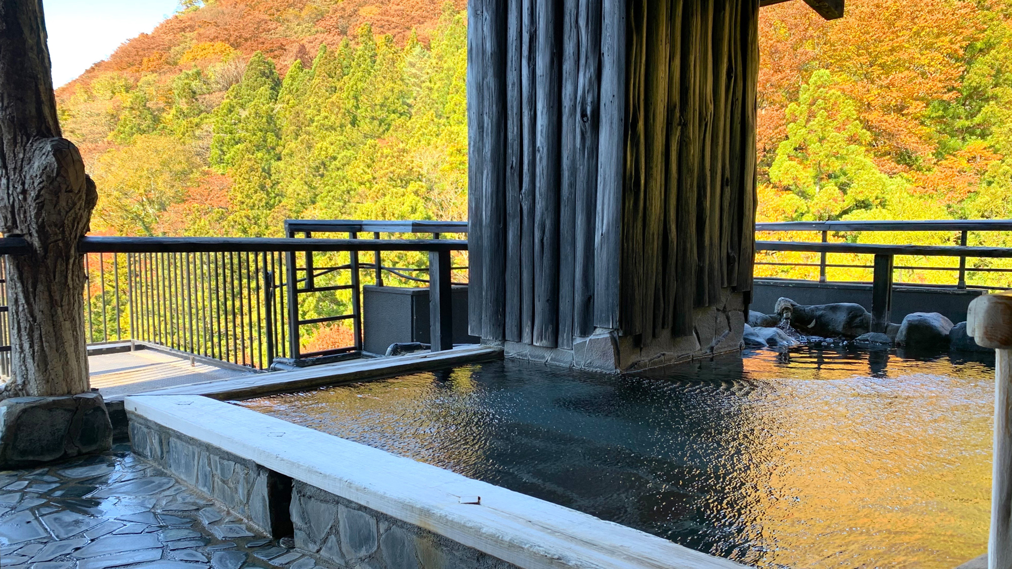 千代滝10F　露天風呂　紅葉の頃