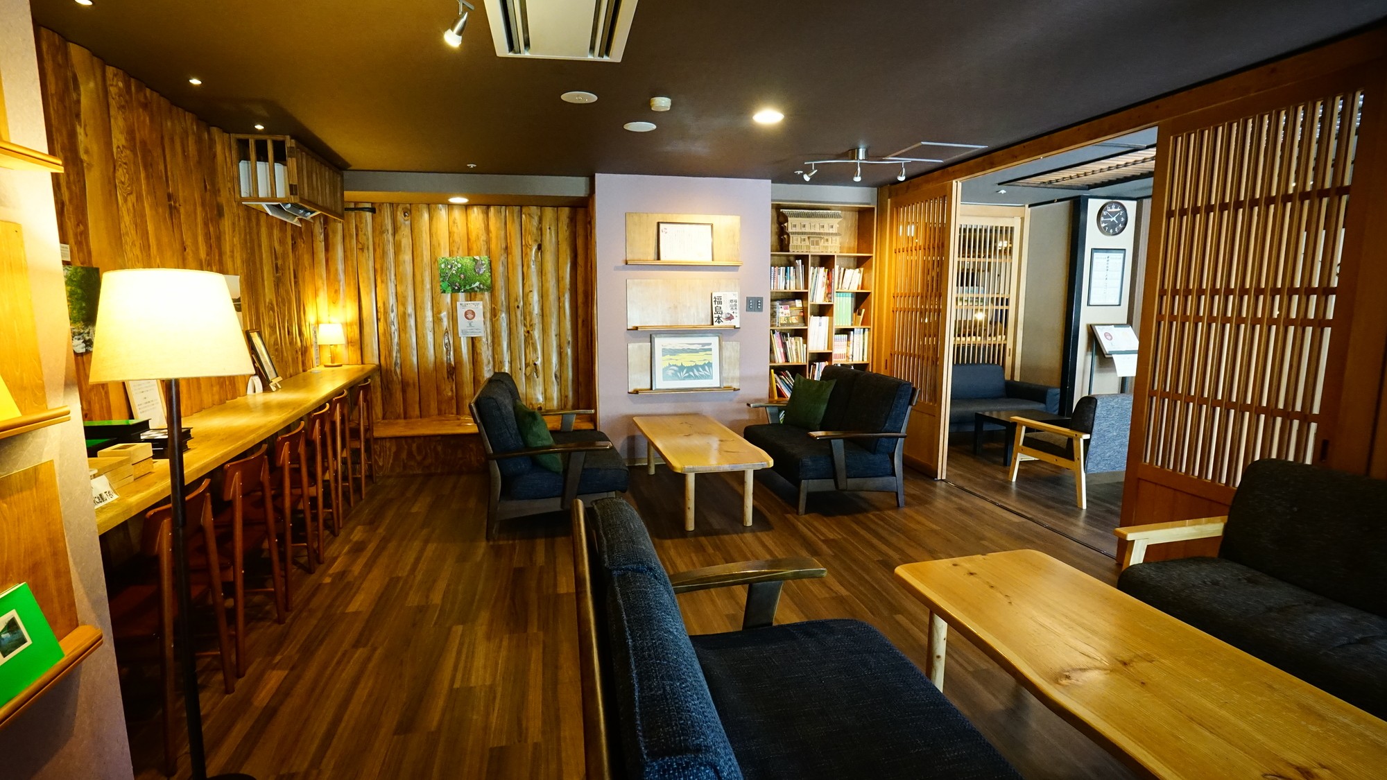 ロビーラウンジではセルフサービスで挽きたて珈琲や紅茶・ハーブティーがお楽しみ頂けます。