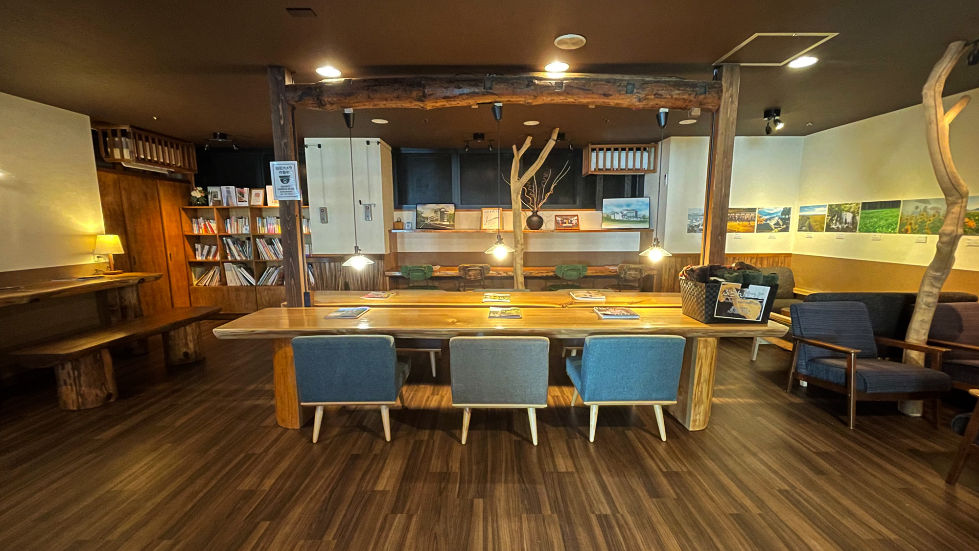 ロビーラウンジではセルフサービスで挽きたて珈琲や紅茶・ハーブティーがお楽しみ頂けます。