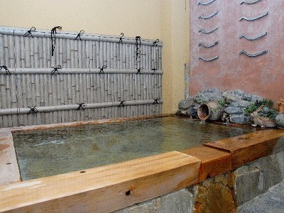 [Guest room semi-open-air bath / example]