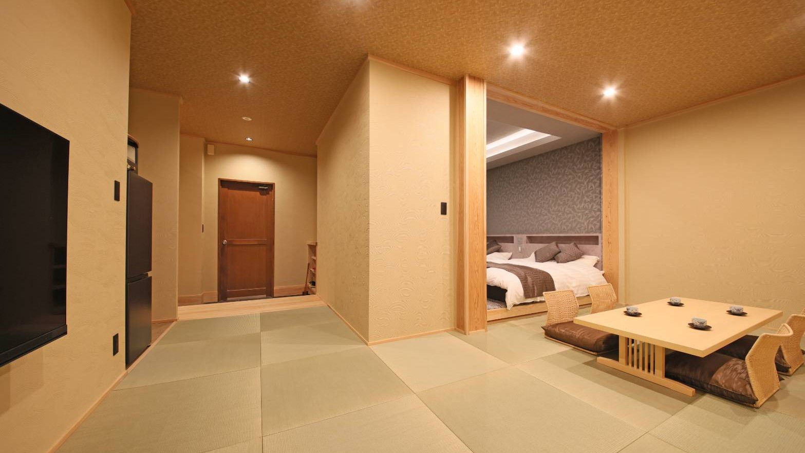 【禁煙】源泉かけ流し半露天風呂 和洋室(2～8名部屋)