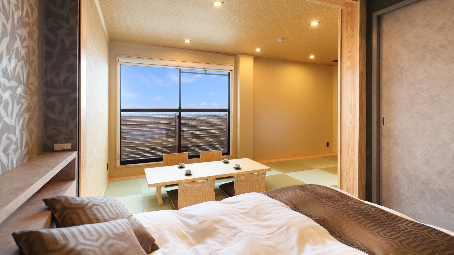 【禁煙】源泉かけ流し半露天風呂 和洋室(2～8名部屋)