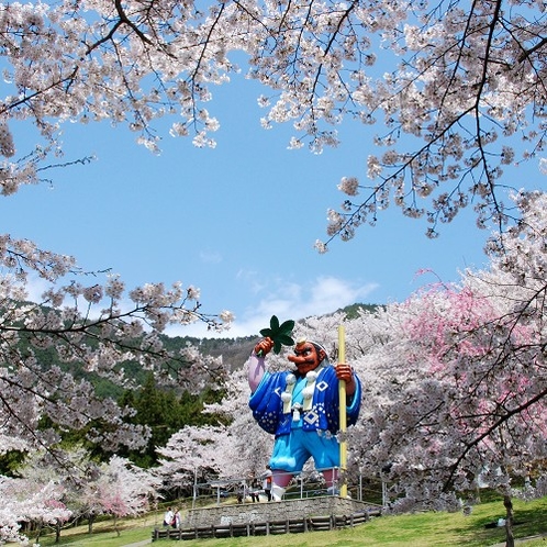 桜の名所、戸倉キティパークまでは車で約10分です。お子様連れに人気の公園です。
