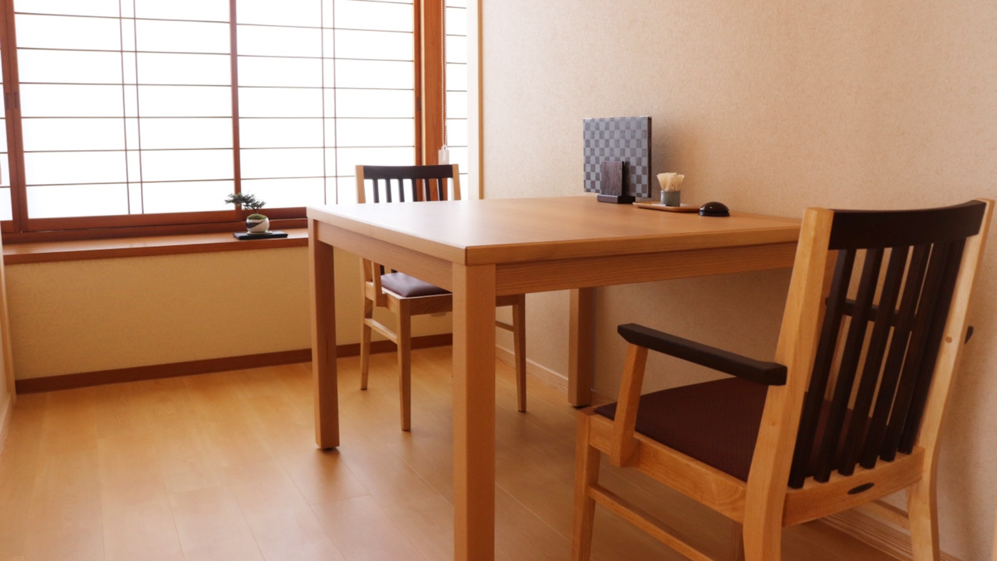 ■半個室食事処｜木の温かみを感じる半個室