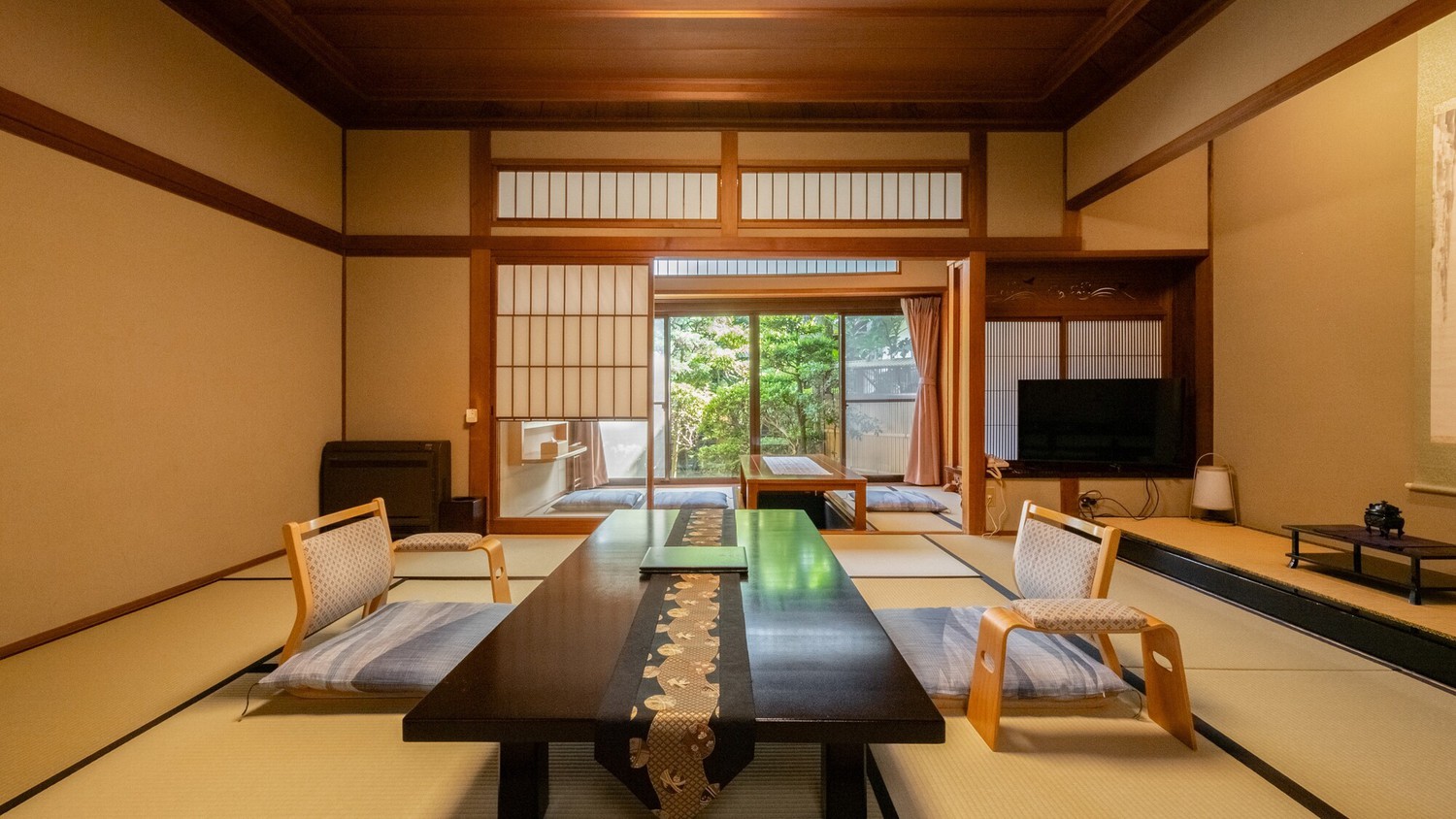 【庭園付き離れ松風庵：蓬莱】和室(一例)