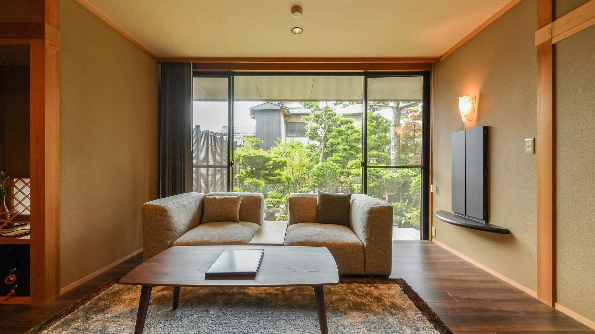 【ガーデンスイート観月亭】洋室