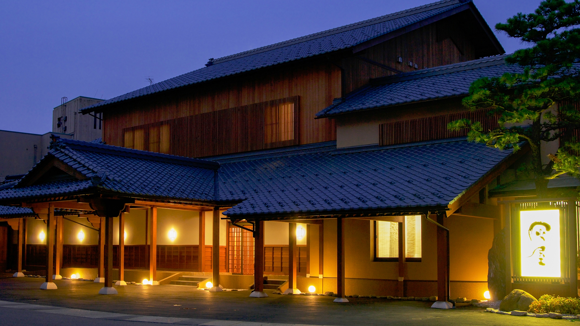 あわら温泉　伝統旅館のぬくもり　灰屋