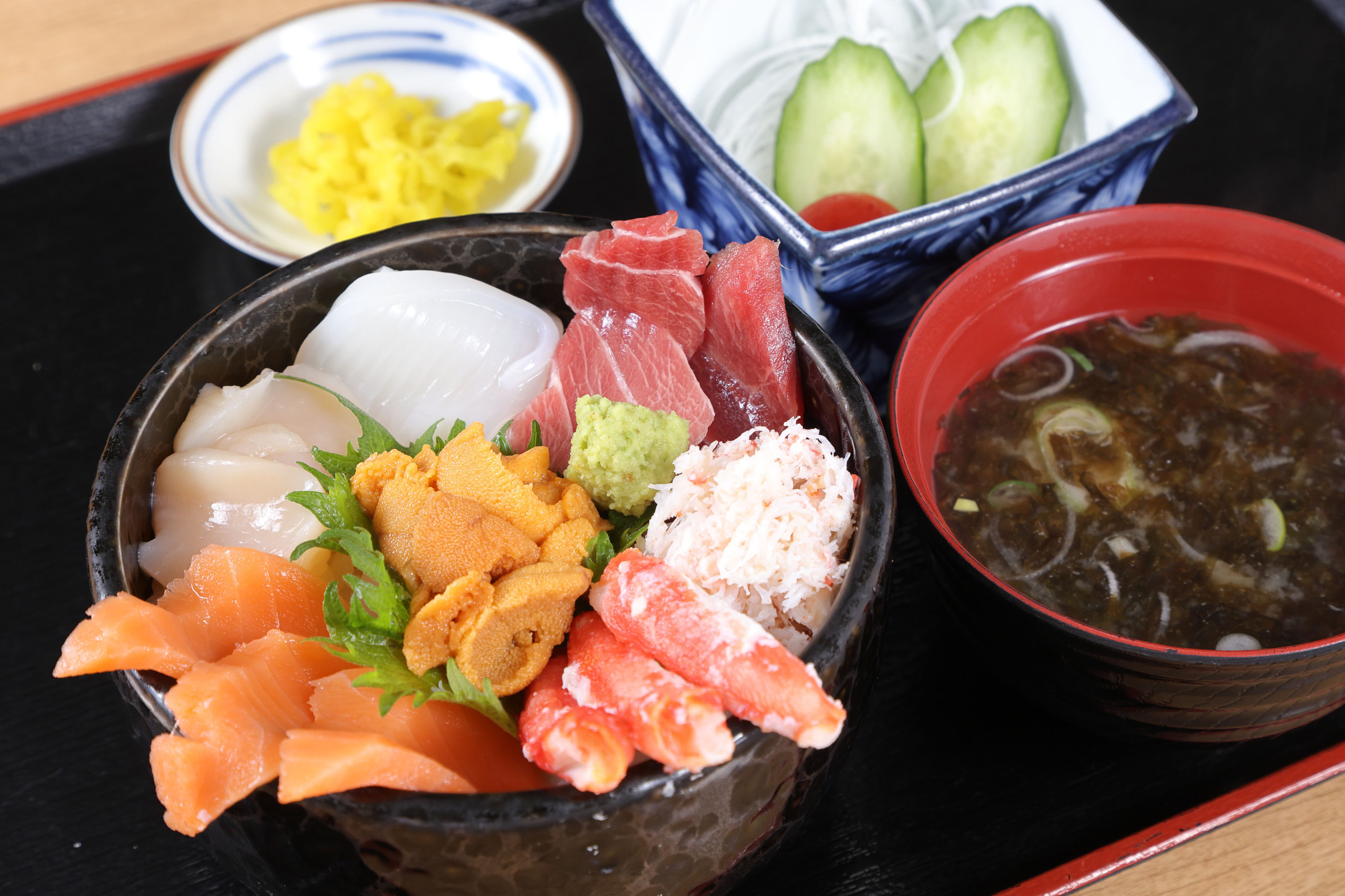 お部屋に届く和食「男爵海鮮丼セット」
