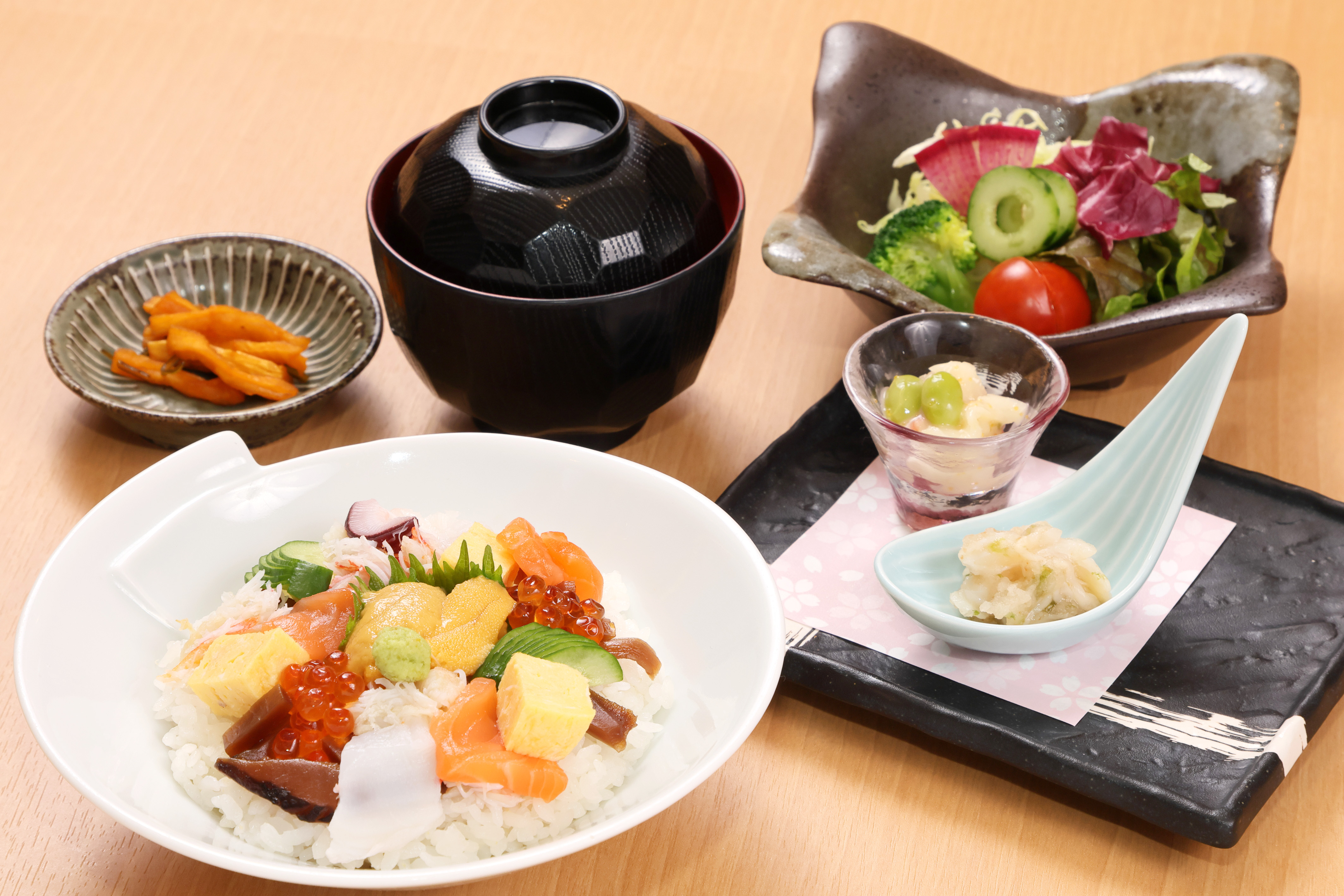 朝市提携店　うにうらかみ函館本店（メニュー一例）