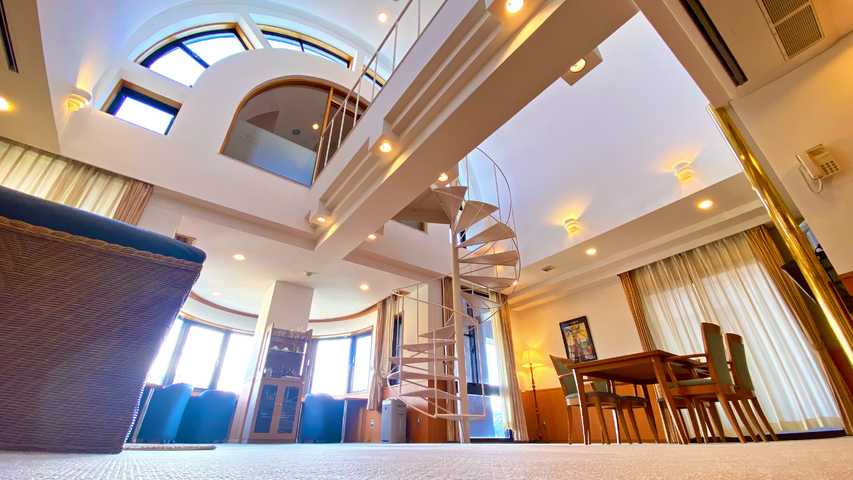 【部屋】ロイヤルメゾネットスイート（15階 インペリアル）リビング