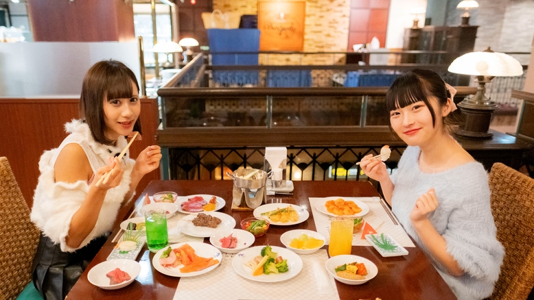 【卒業旅行】学割８大特典！ＳＮＳ映えするニューハーフショー付！和洋中50種バイキング＆注文制スイーツ