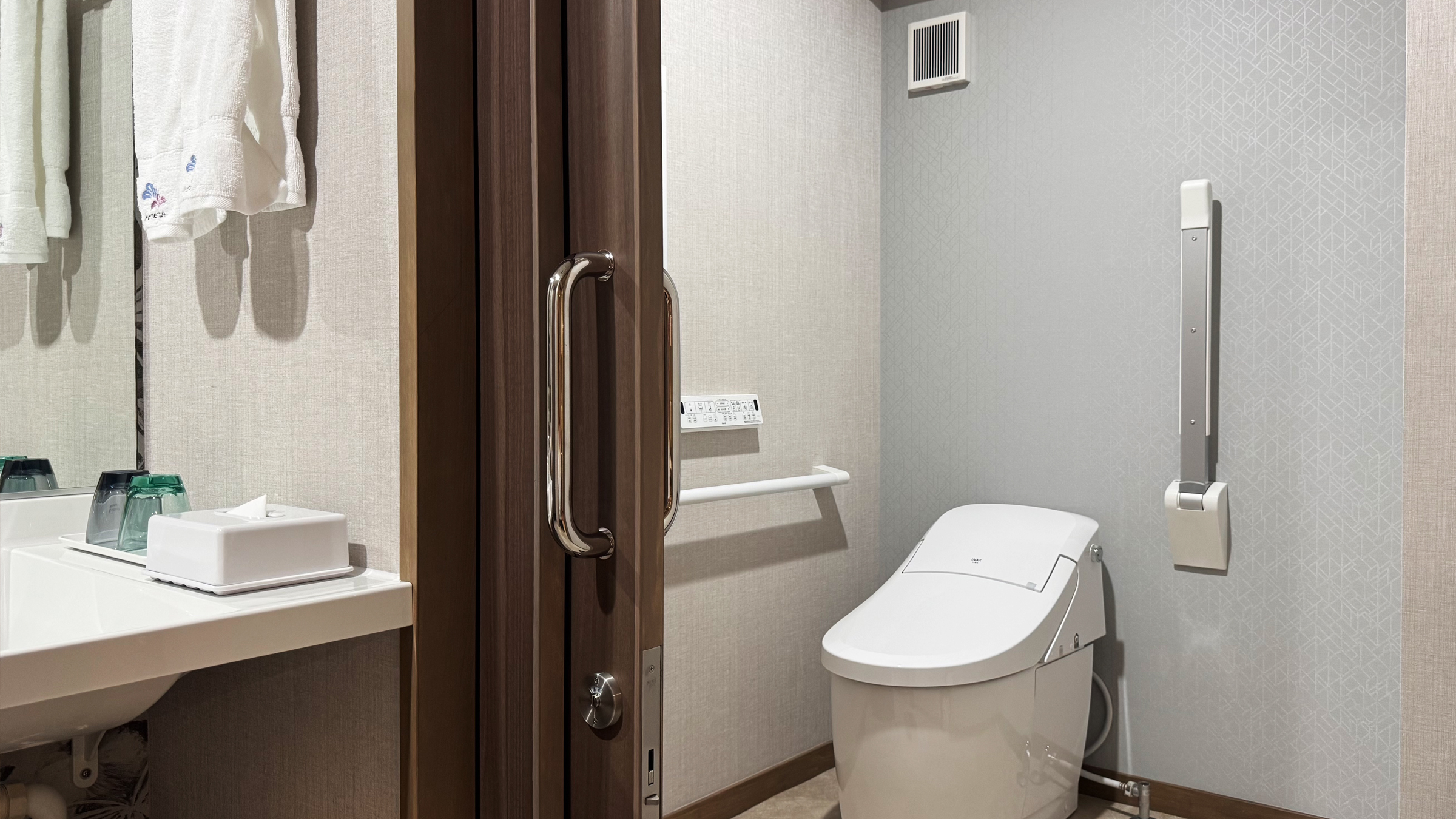 【部屋】バリアフリー対応　スイートルームロゼオ