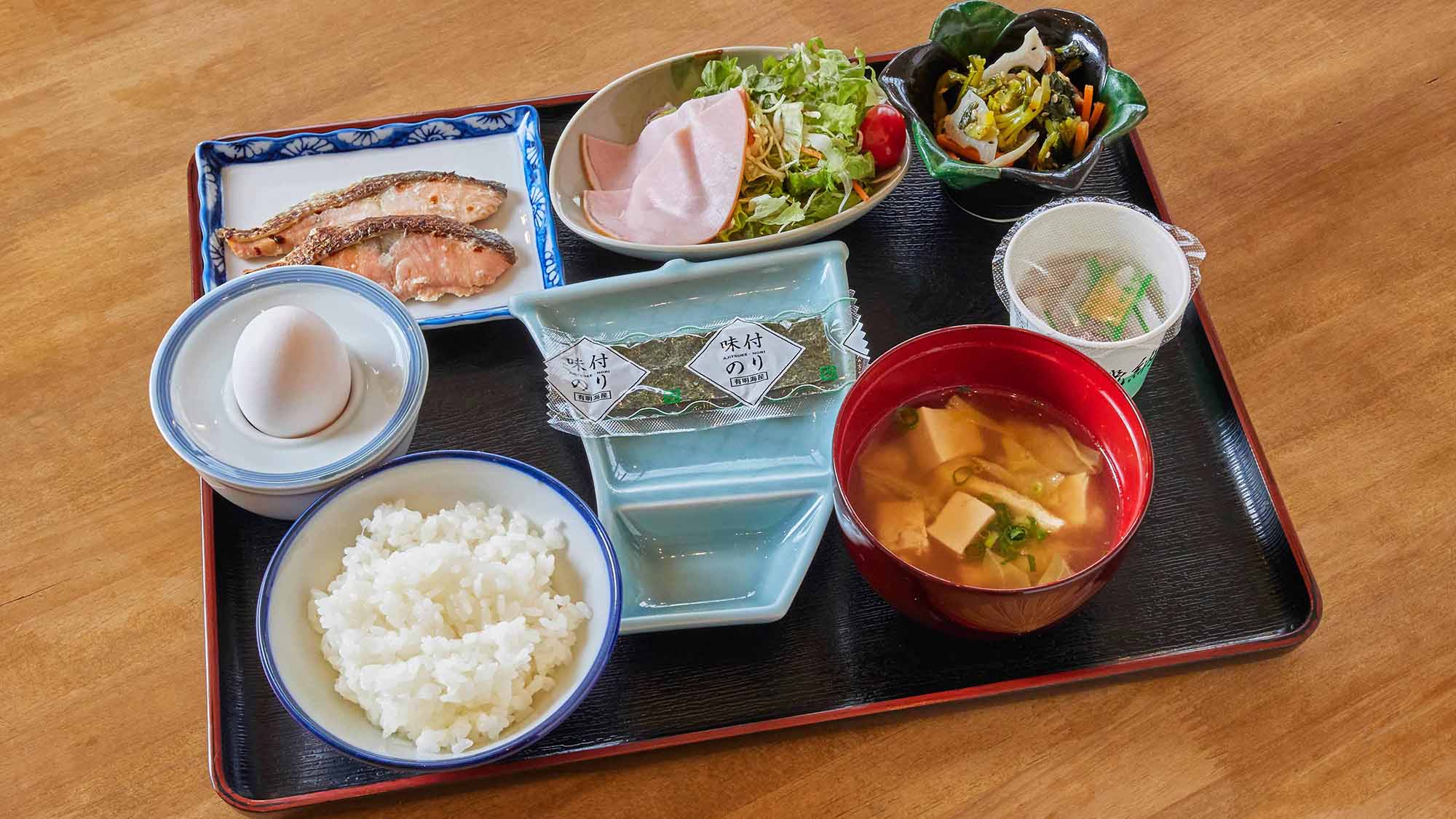 ・【朝食】一日の始まりにふさわしい栄養満点の朝食。選ばれた食材が活力ある一日をサポートします