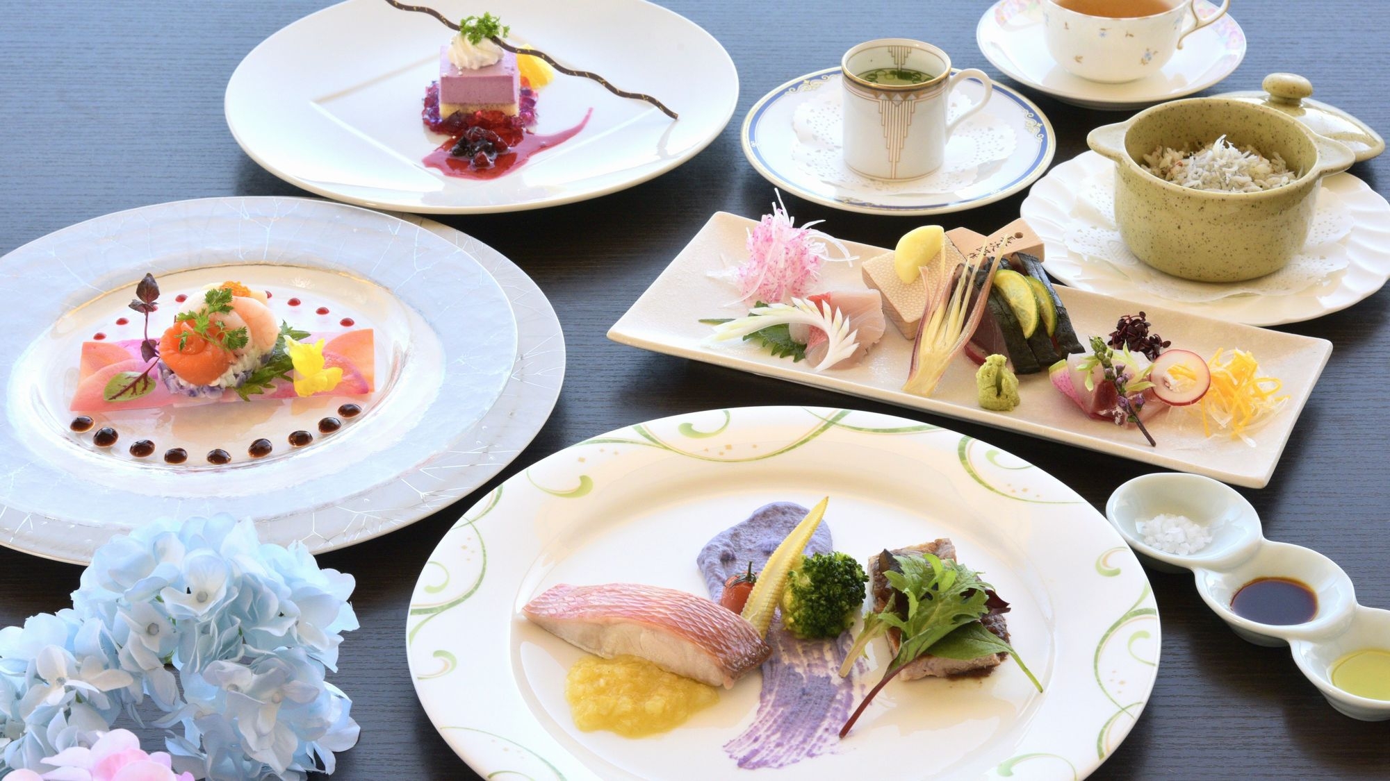 伊豆の海からの厳選食材！リーズナブルな和洋折衷コース（夕朝食付き）