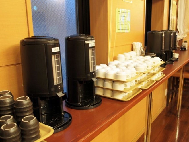 朝食バイキングメイン会場－本館◆お茶、コーヒーコーナー
