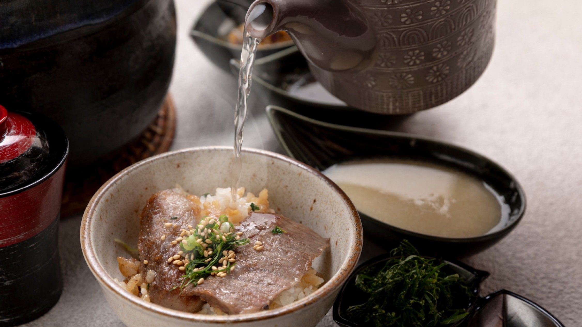 【オールインクルーシブ】釜炊きご飯で味わう 湯布院牛ひつまぶしと贅沢肉会席プラン〈朝夕部屋食〉