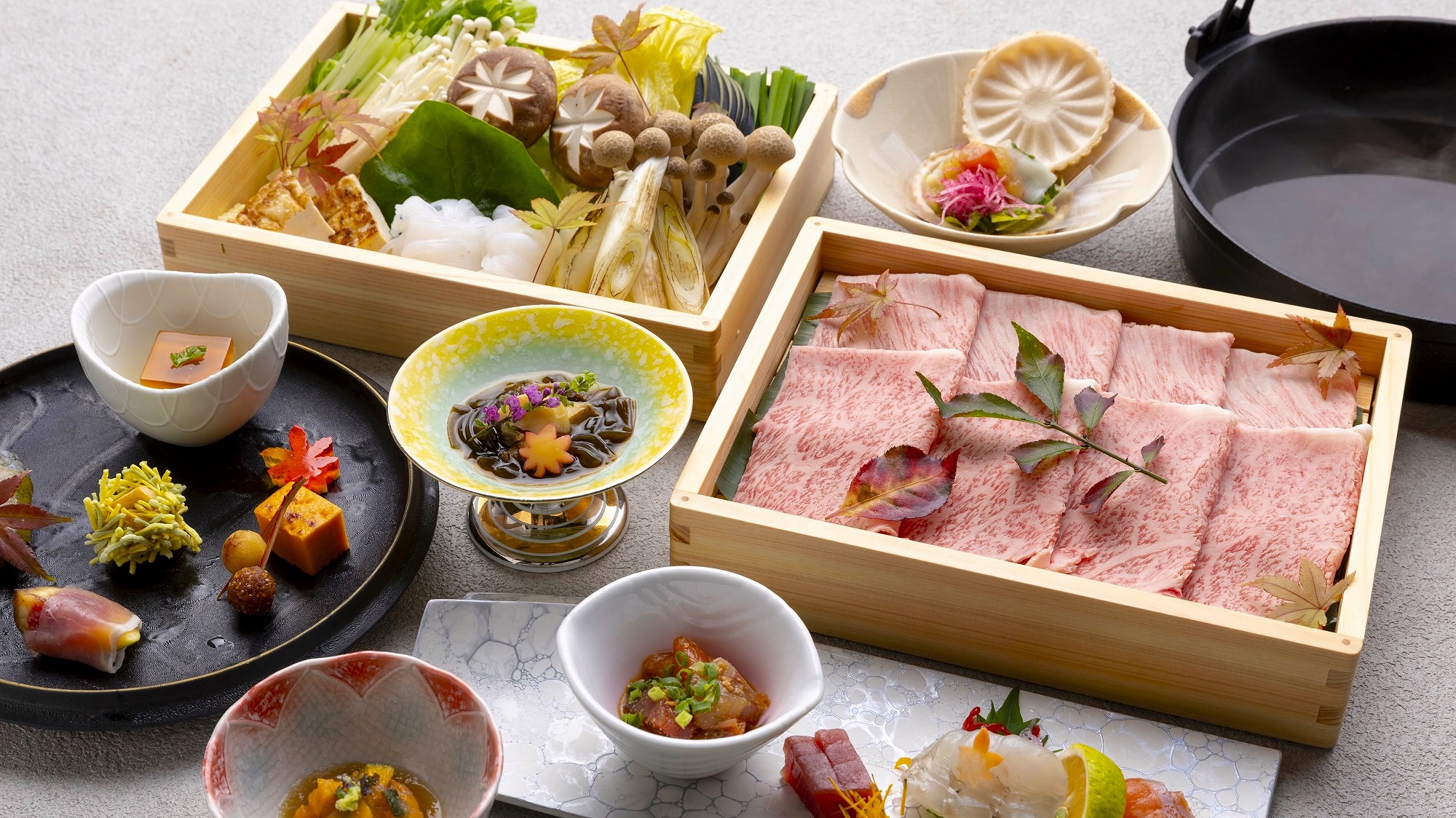 【選べるメイン】その２：おおいた和牛のすき焼き会席　お子様にも人気♪お箸でほぐれる柔らかさ♪