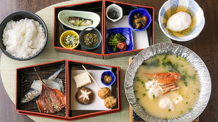【1泊朝食付】＜基本朝食＞アツアツ干物を味わう♪北陸の“美味しい”を堪能する「能登の朝ごはん」