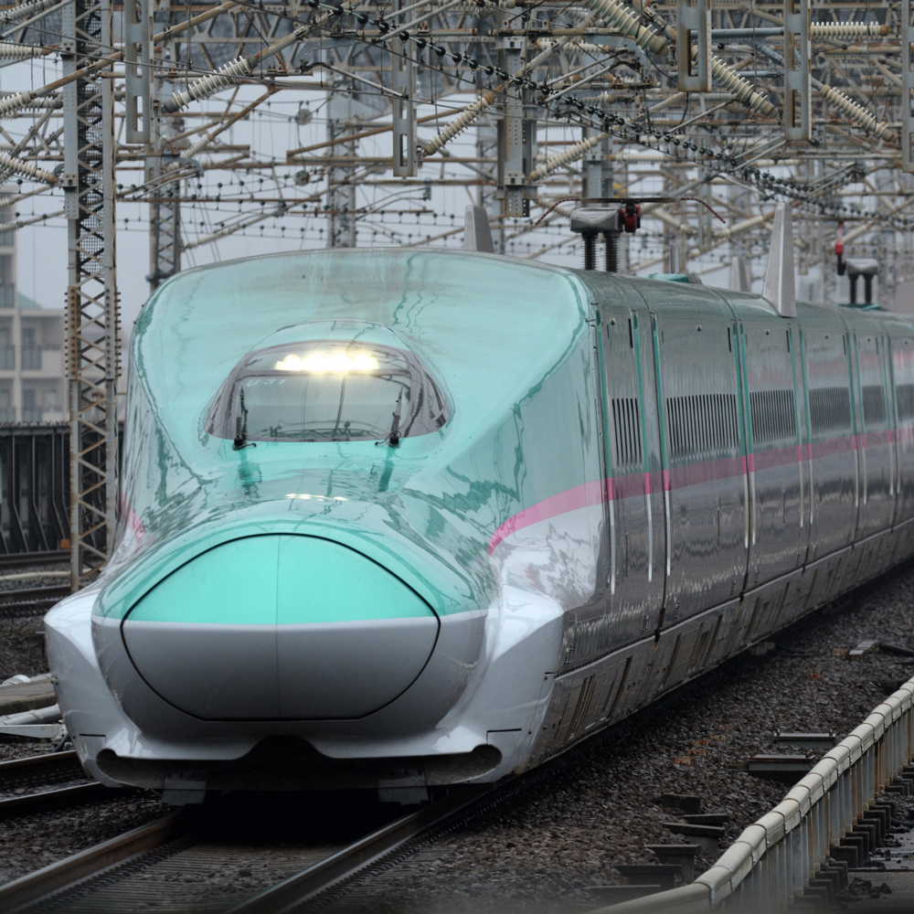 東京から最短2時間45分。JR東北新幹線で「盛岡駅」までお越しください
